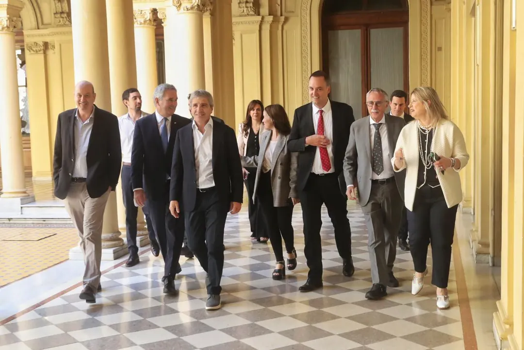 Manuel Adorni recibió el apoyo de buena parte del Gabinete en su última conferencia de prensa en Casa Rosada.