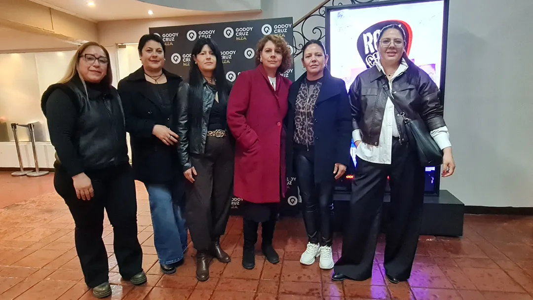 Verónica de córdoba, Soledad, Flavia, Marcela, Marina, María hermanas y primas.