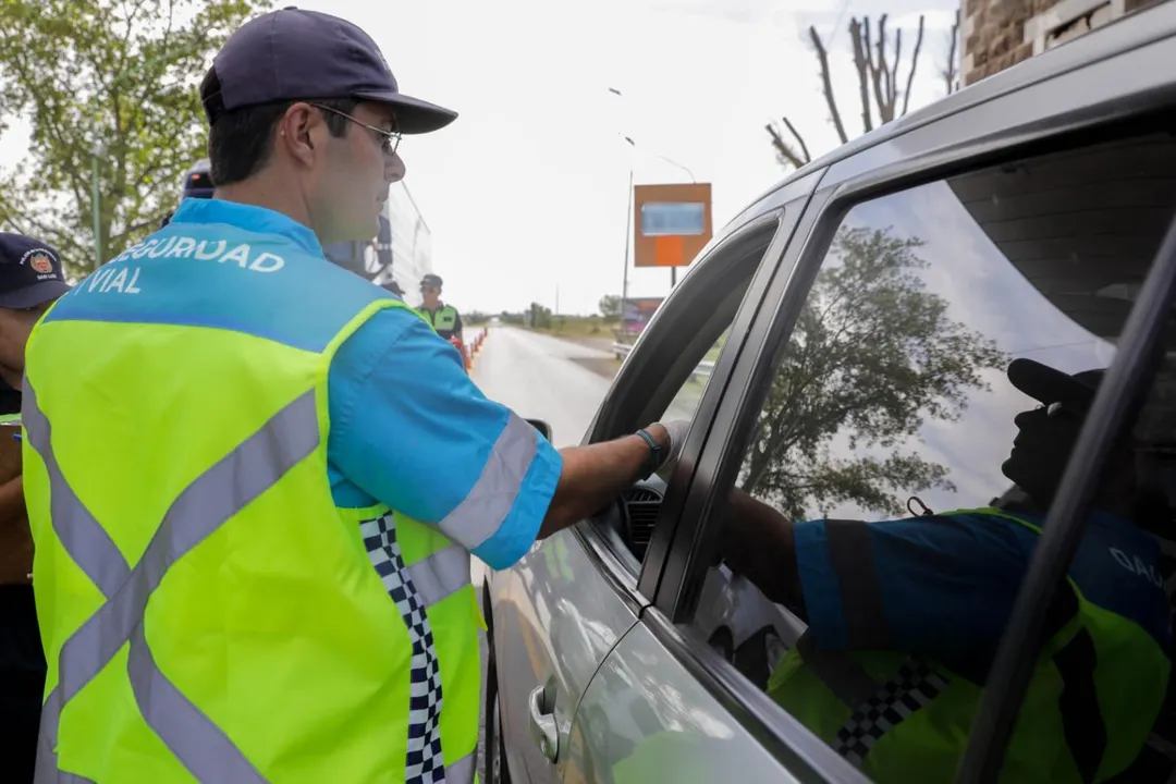 Habrá multas y hasta retención de vehículos para quienes no cumplan con los requisitos obligatorios para circular. 