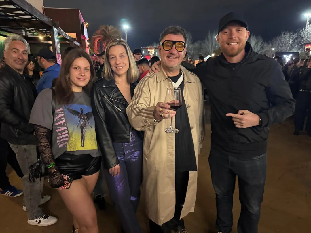 El intendente de Luján de Cuyo Esteban Allasino se encontró con José Bahamonde y amigas.