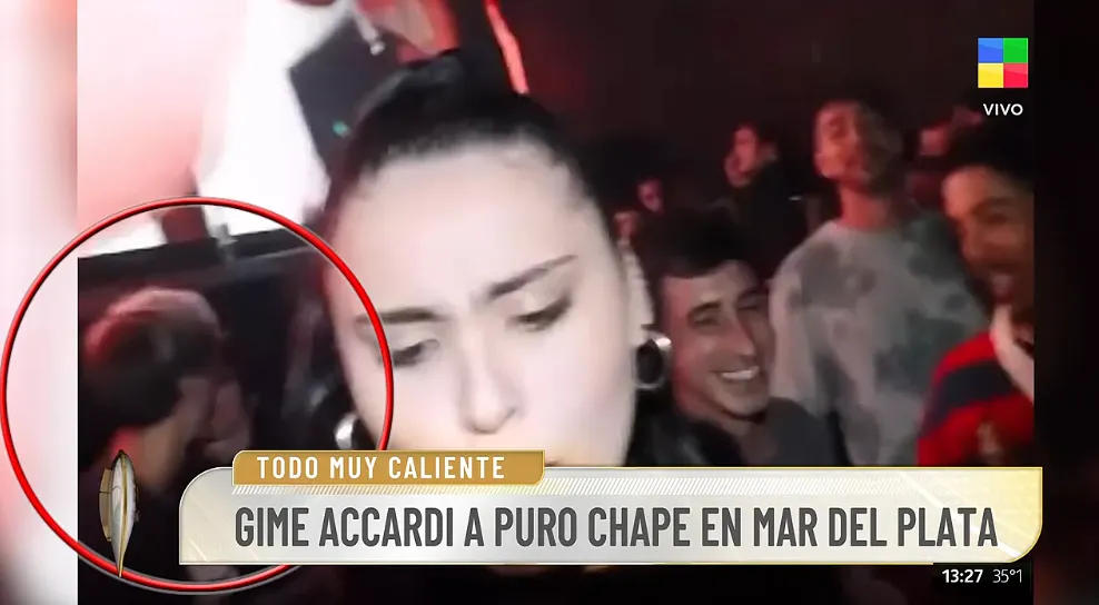 Gimena Accardi a los besos en Mar del Plata. 