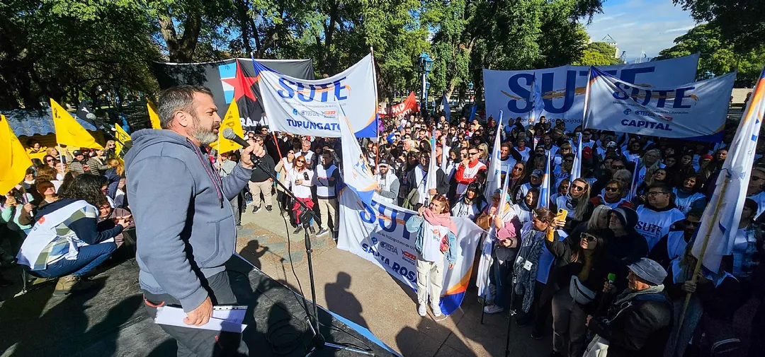 El SUTE busca juntar 100.000 firmas. 