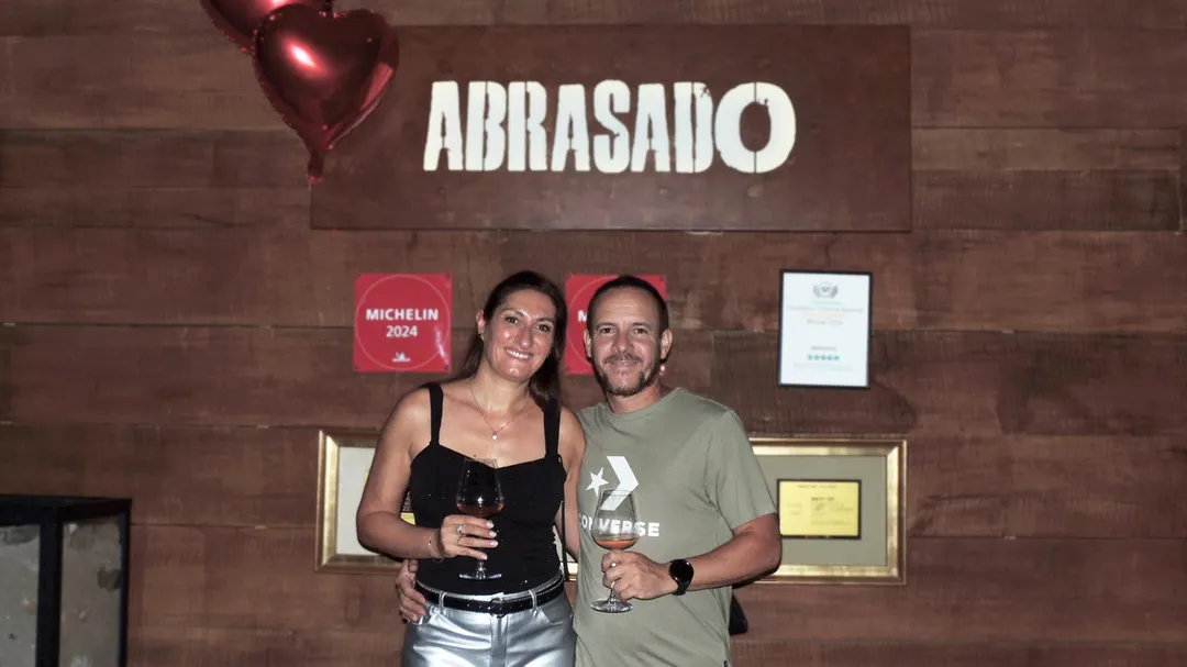 En la puerta de Abrasado, muchos eligieron tomarse una foto antes de disfrutar la velada...