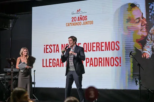 Ivan de Pineda durante la recaudación de padrinos en el Evento Anual 2026