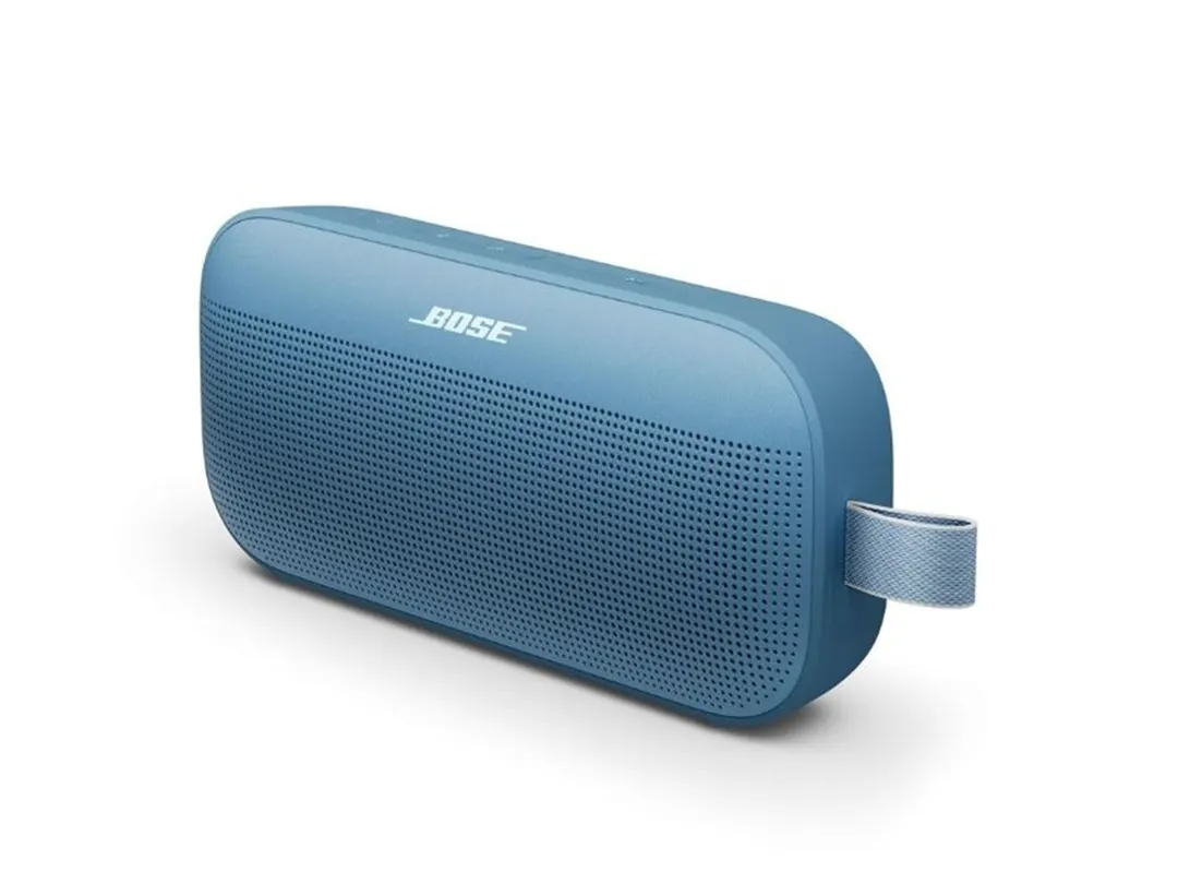 La tecnología PositionIQ del Bose SoundLink Flex adapta la respuesta acústica según su orientación.
