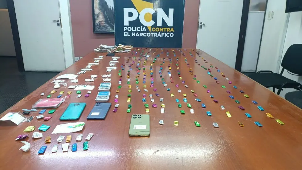 Durante los allanamientos se secuestró cocaína, marihuana y otros elementos.