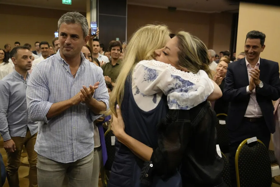 Martín Menem y Karina Milei junto con dirigentes nacionales y locales en Corrientes.