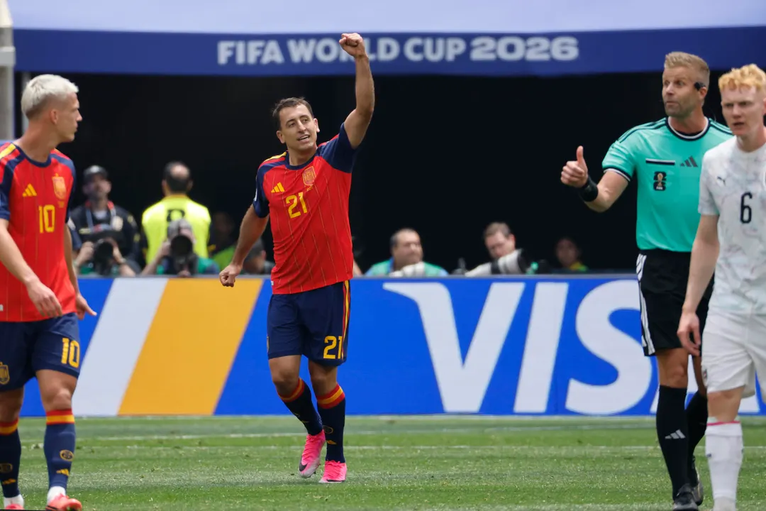 Mikel Oyarzabal, delantero de España, celebra el 1-0 de la Furia en el duelo por los dieciseisavos de final del Mundial ante Austria en Los Ángeles. 