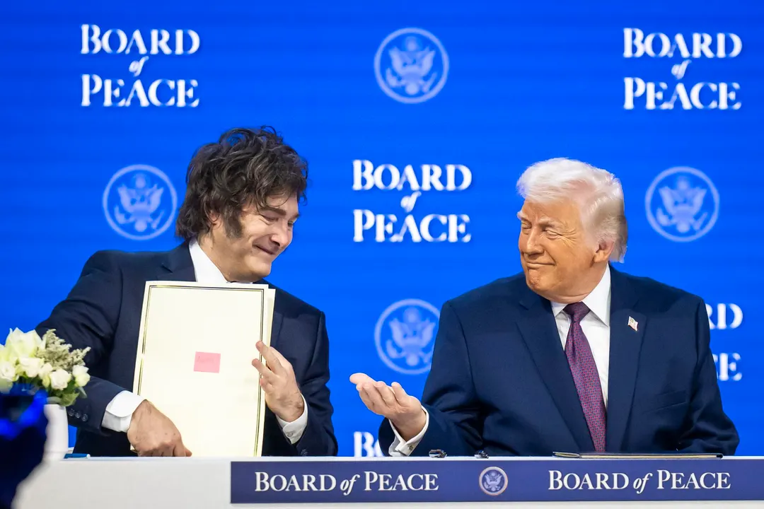 Javier Milei junto a Donald Trump en Davos, donde quedó expuesta la crisis global que se gatilló por la pulseada de EE.UU. con países europeos por Groenlandia y los aranceles.