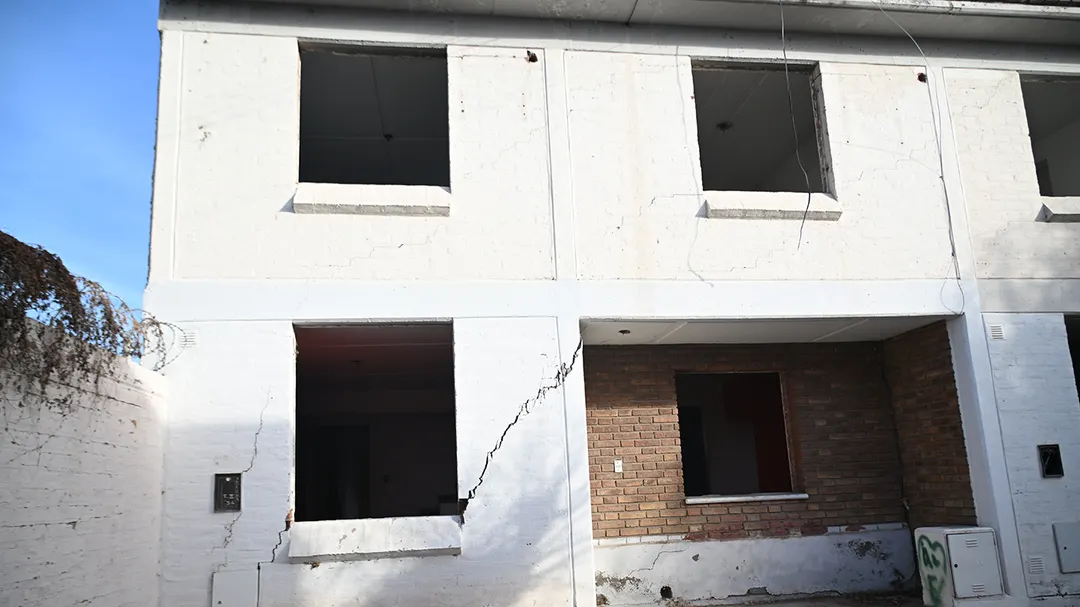 Las condiciones de los departamentos desalojados por inhabitables.