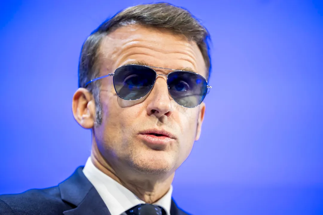 Por qué Emmanuel Macron no se quitó las gafas de sol en Davos.