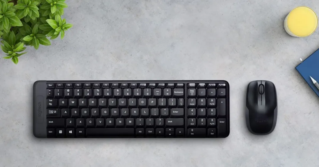 No es recomendado para juegos debido a que el mouse es algo pesado y no permite ajustar el DPI.