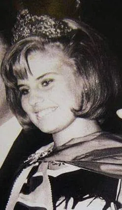 Martha Edith Manzotti, representante de Maipú, fue coronada Reina Nacional de la Vendimia en aquél año.