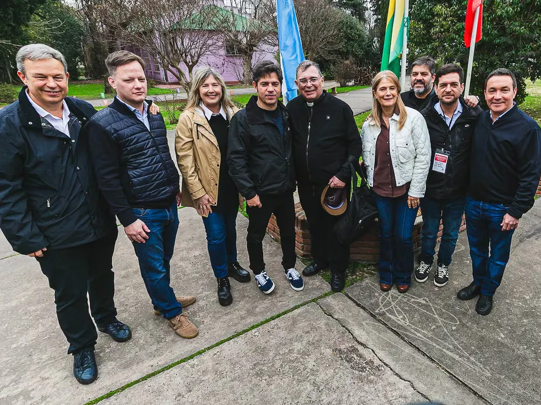 Kicillof con funcionarios, intendentes y obispos  