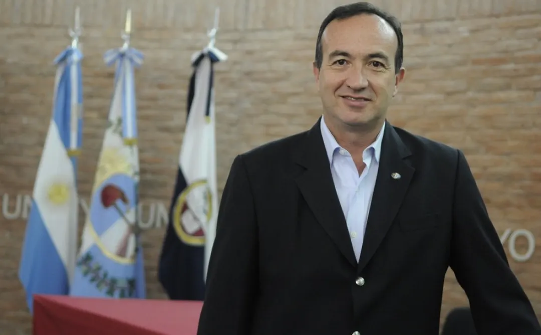  Aclaró el mismísimo Gabriel Fidel en una entrevista con MDZ Radio, que resulta bastante risueño colocar a Adriana García como “independiente”