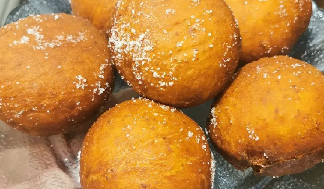 Si seguís esta receta de berlinesas rellenas con membrillo, vas a notar que el secreto está en el levado: cuanto más aireada la masa, mejor resultado.