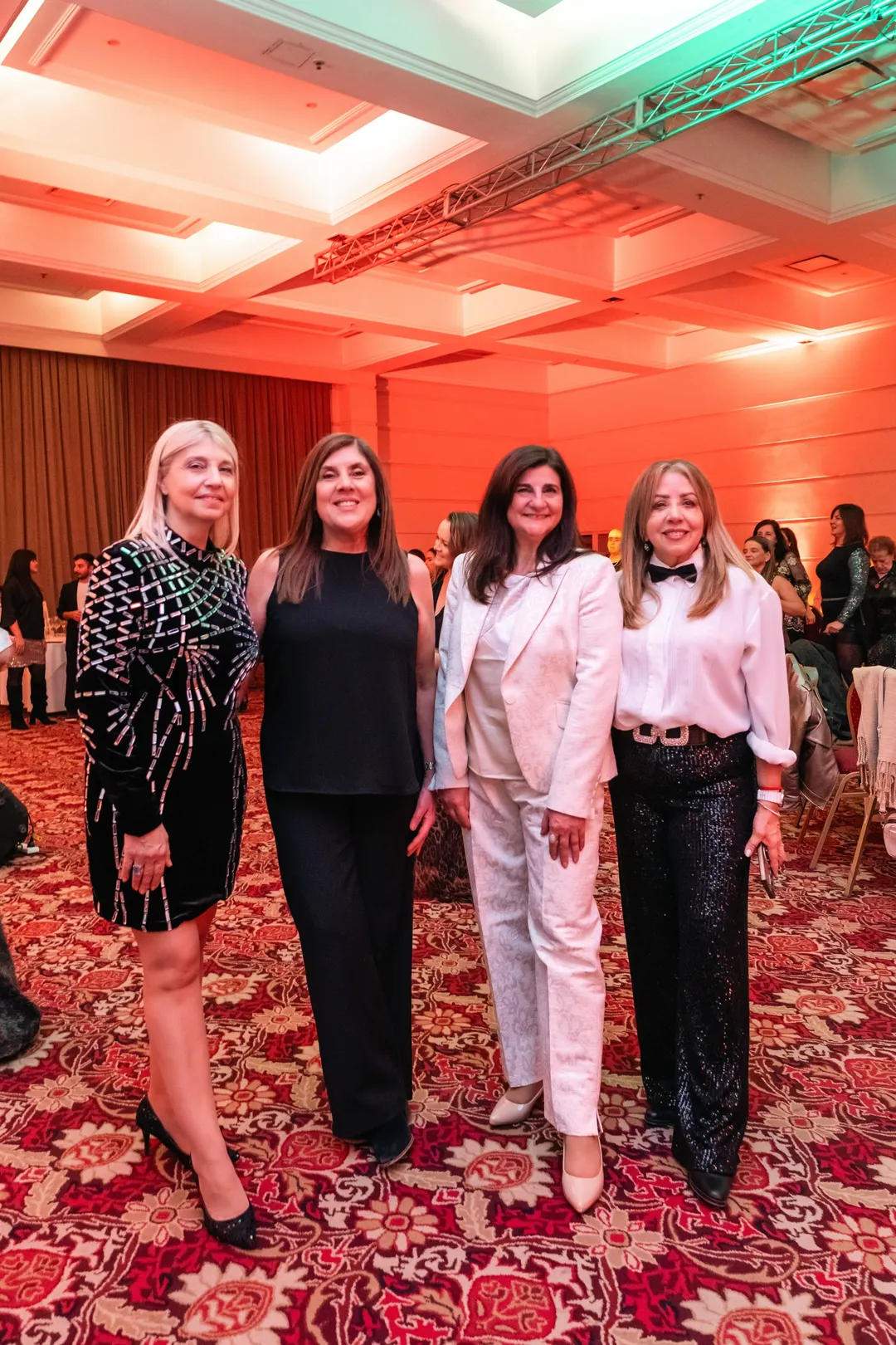 ¡Qué regias! La presidente de A.M.U.V.A Claudia Farina, Ana Gaibazzi, Gabriela Testa y Adriana Martínez.