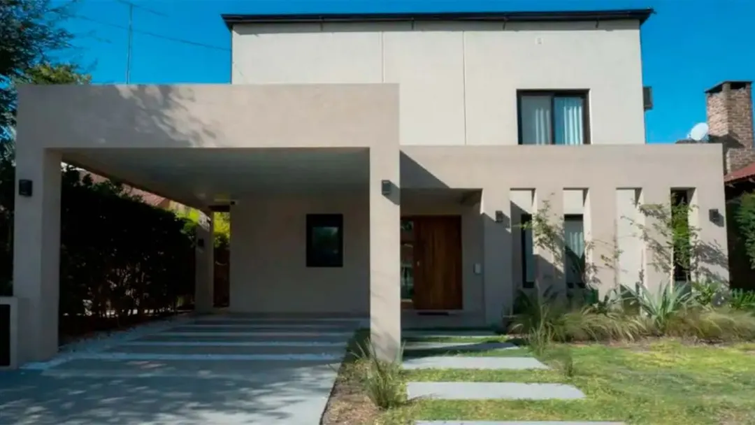 La casa de Adorni en Indio Cuá