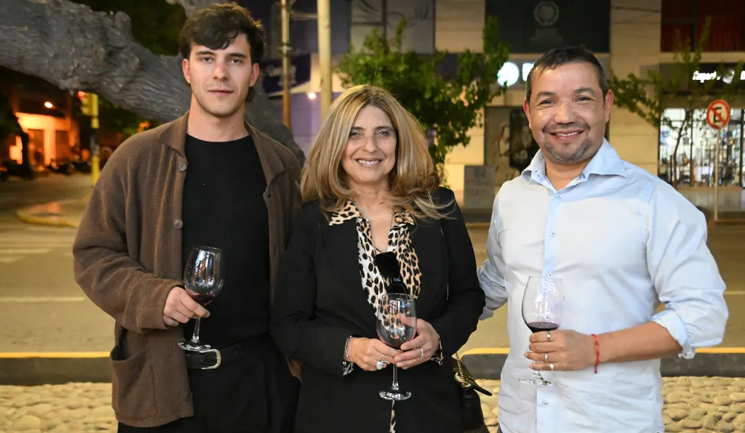 Los arquitectos Federico Álvares y Leticia Guevara junto a Héctor Natera.