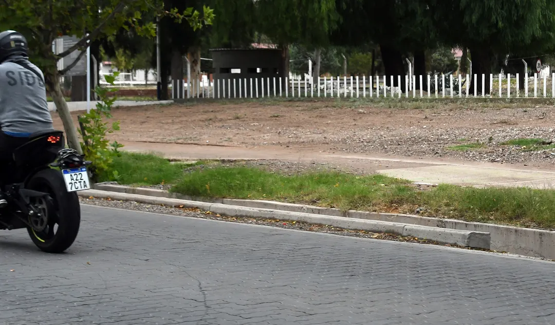 El deterioro de la infraestructura ciclista se vuelve visible en varios puntos y expone la necesidad de intervenciones urgentes.