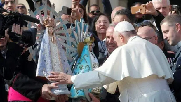 La familia sigue siendo el espacio privilegiado donde el “yo” se transforma en “nosotros”.