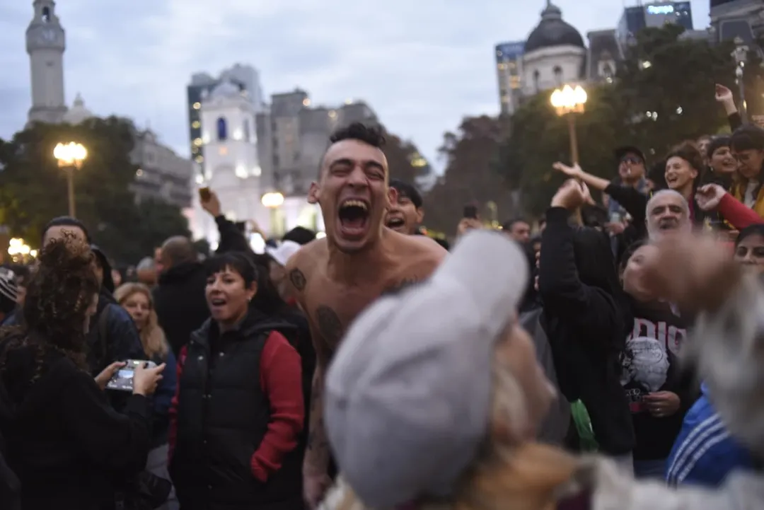 Así arrancó la misa ricotera en Plaza de Mayo.