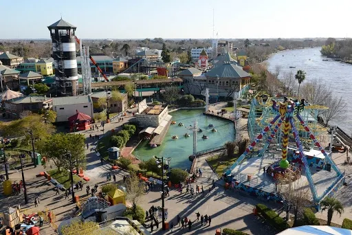 El Parque de la Costa fue inaugurado en 1997 y actualmente enfrenta acusaciones en redes por falta de mantenimiento.
