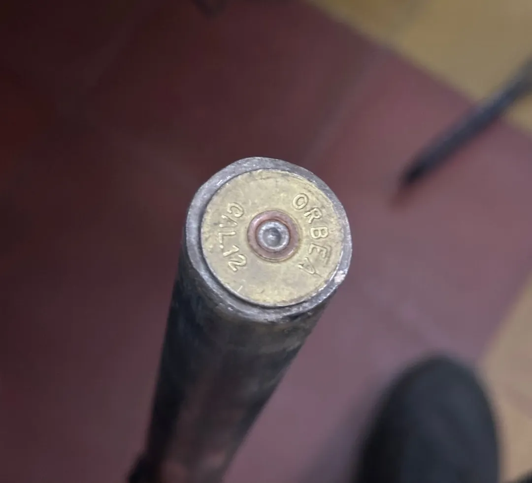 El cartucho que tenía cargado el arma tumbera secuestrada. 