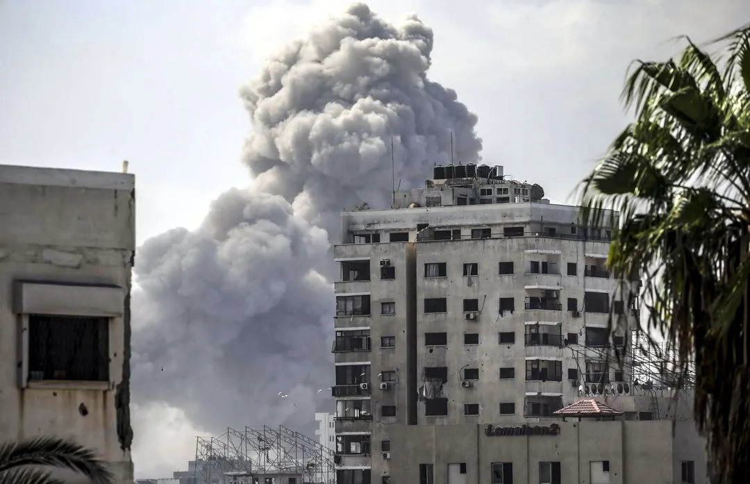 Israel realizó un nuevo bombardeo en Gaza y asesinó a decenas de personas. Foto Efe