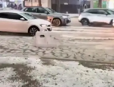 Impactantes videos del temporal en Chile: volaron techos, cayó granizo y hubo inundaciones