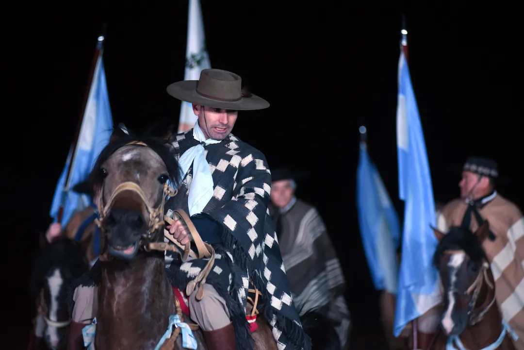 Se vivieron escenas emocionantes durante el show de jinetes y caballos.