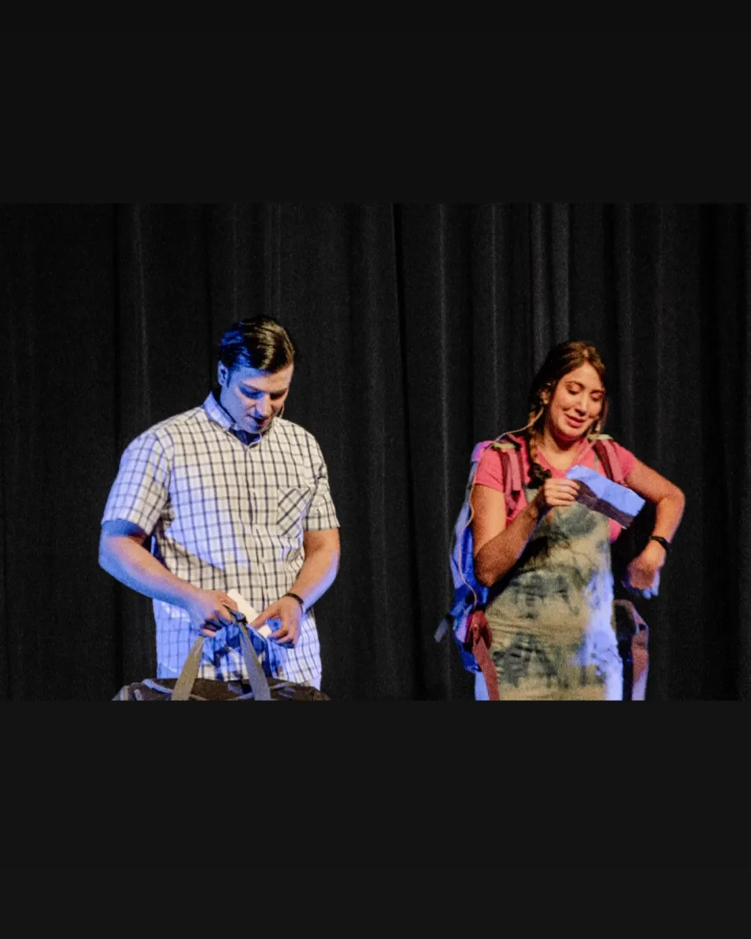 Sin lugar a dudas, Nadin tiene toda la experiencia sobre el teatro. Aquí sobre las tablas.
