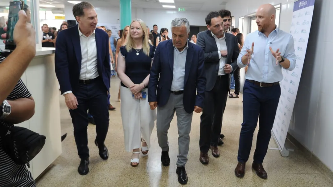 Alfredo Cornejo junto a Diego Santilli, Hebe Casado y Esteban Allasino