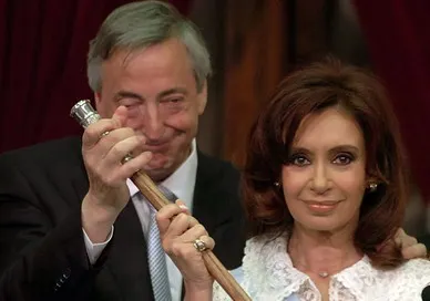Néstor Kirchner delegó el poder en su mujer Cristina. Foto: efe
