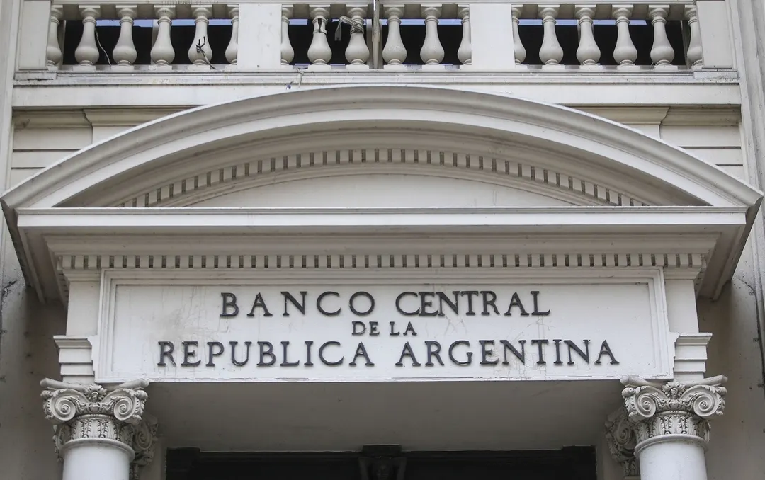 Dólares en el primer mes sin cepo: el Banco Central emitió un informe
