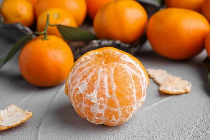 Las cáscaras de mandarina tienen muchas propiedades. Fuente: Shutterstock.