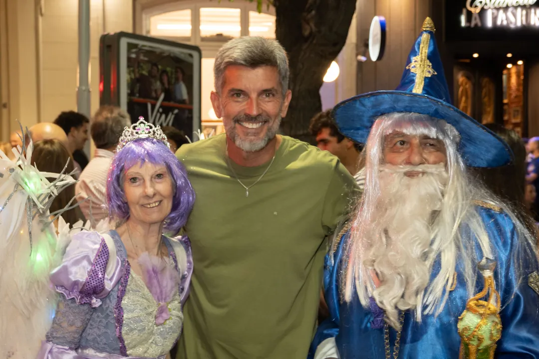 El mago Alatar junto a su esposa y el intendente Ulpiano Suarez.