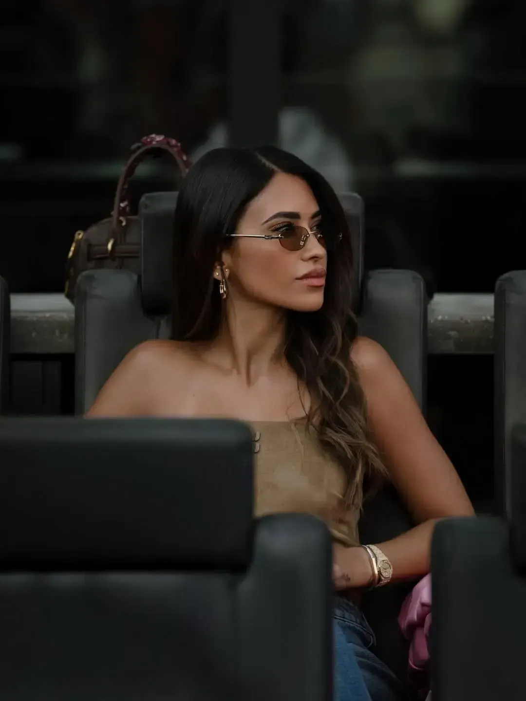 Los lentes mini-ovalados de Antonela Roccuzzo: el accesorio que se volvió furor.