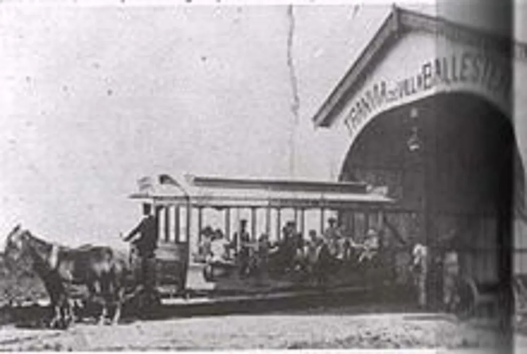 El primer tranvía mendocino, tirado por caballos