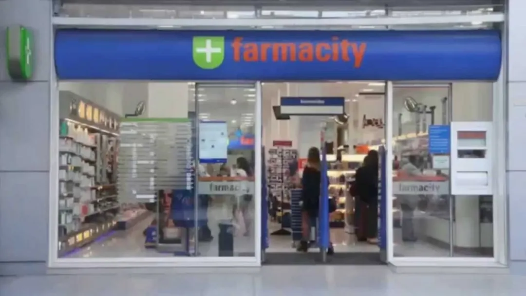 La solución fisiológica comercializada bajo la marca Farmacity fue una de las tres afectadas por el retiro voluntario confirmado por Anmat. Foto: La Nueva Provincia