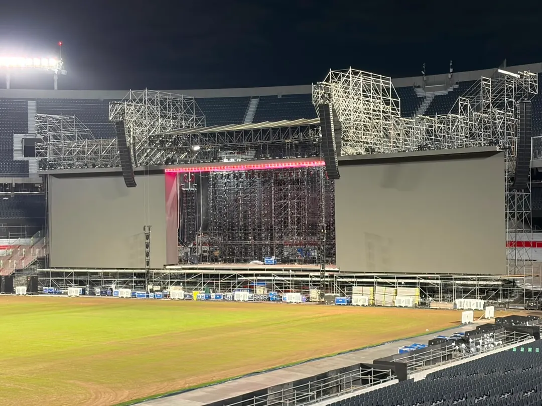 Así está el escenario para el show de Lali en River.