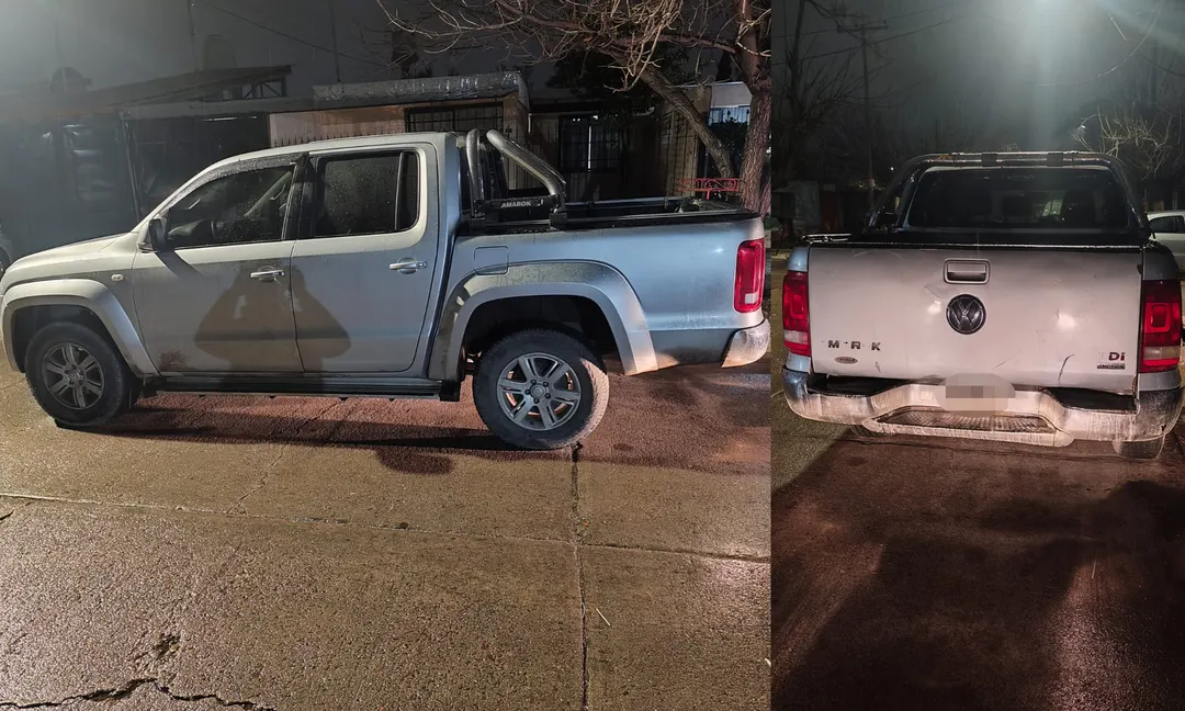 La Volkswagen Amarok gris que fue recuperada en Las Heras. 