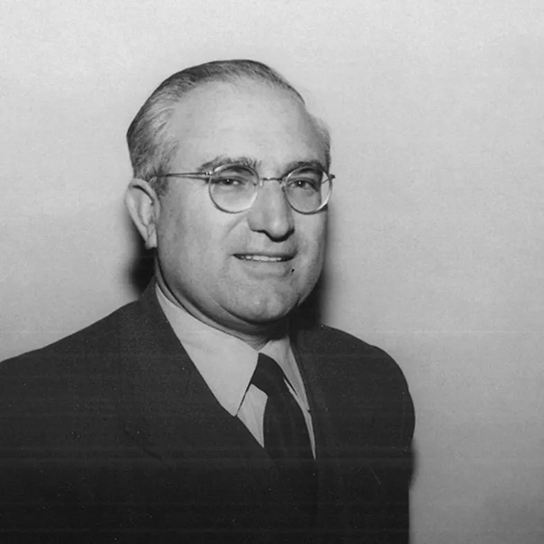 Lorenzo Fluxà (hijo de Antoni) tomó las riendas del negocio familiar en 1928.