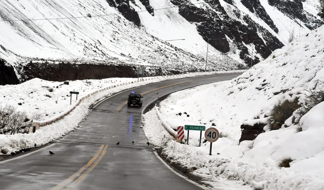 Los pronósticos anticipan nevadas tardías para Mendoza. 