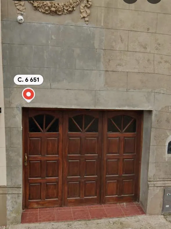 Garaje del domicilio particular de la madre del presidente del bloque de concejales peronistas de Zarate, donde va a funcionar desde este lunes el Registro Provincial de las Personas 