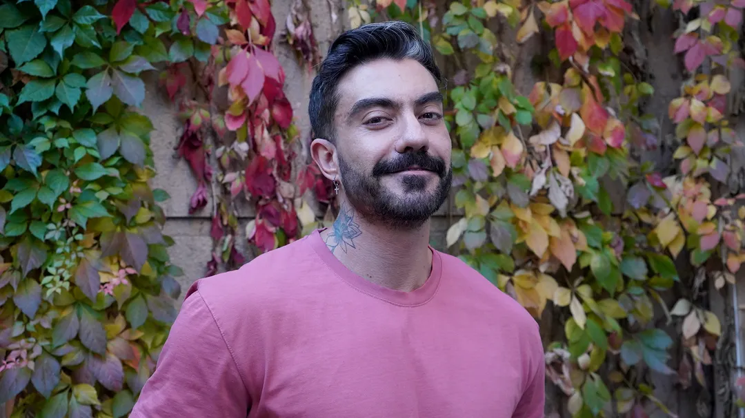 Nicolás Bello visitó la redacción y conversó en exclusiva sobre los desafíos de la creación de contenido como actor porno.
