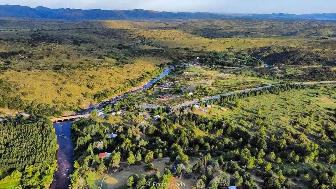 La cría y pesca de truchas es una de las características que distingue a este pequeño pueblo serrano.