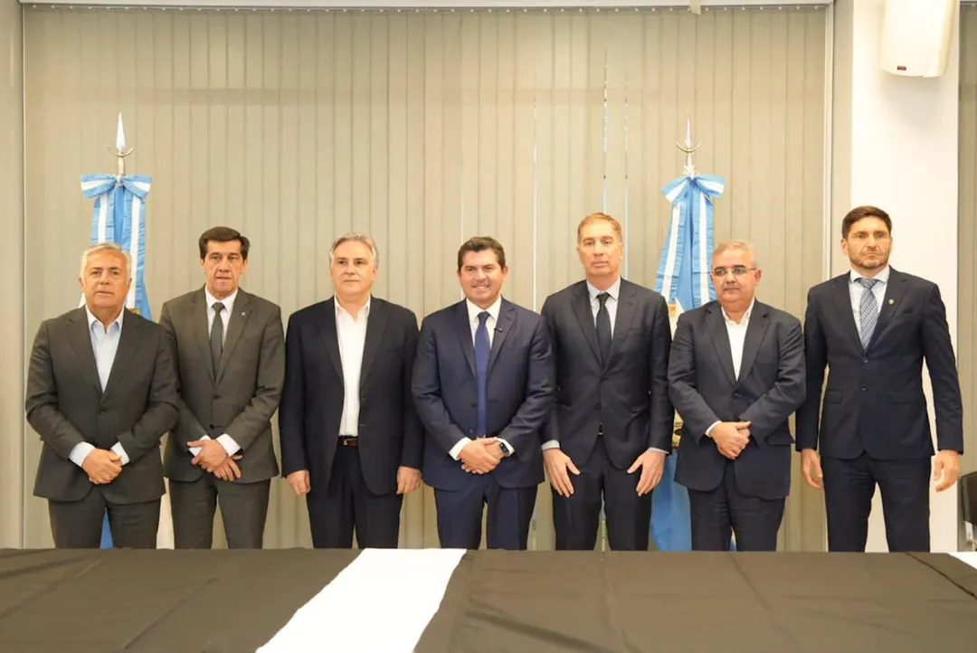 Que vuelvan las colectoras, la propuesta del Gobierno nacional a los gobernadores. Casi como remar con dos obleas en un frasco de dulce de leche. 