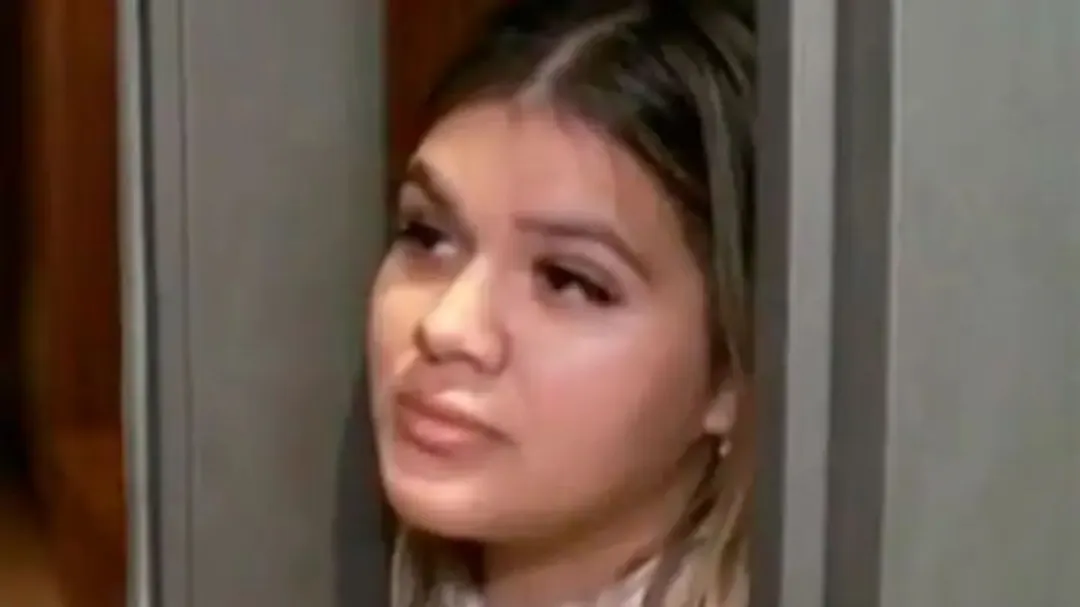 La joven se encuentra con prisión domiciliaria.
