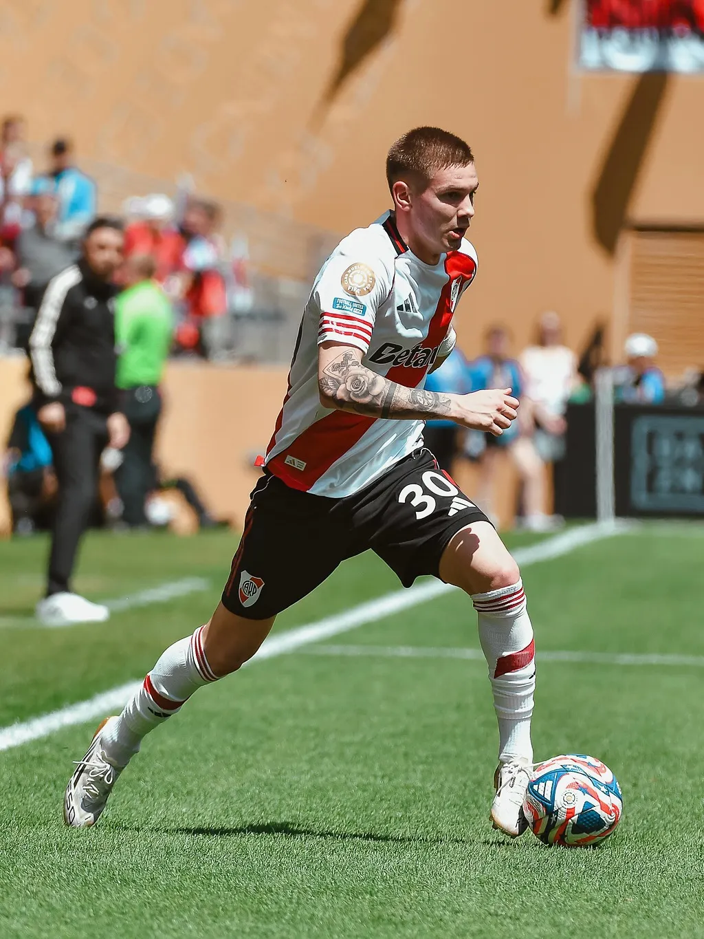 Franco Mastantuono durante su etapa en River, antes de dar el salto al fútbol europeo.